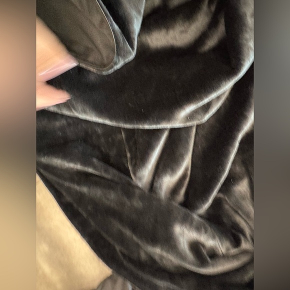 Black Long Robe - Picture 13 of 14